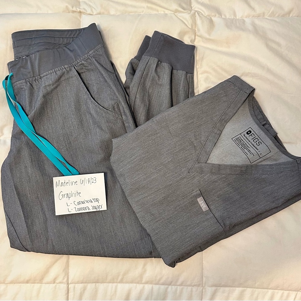 Graphite FIGS scrub set